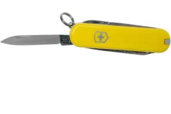Victorinox Classic SD Amarillo 0.6223.8 Navaja Suiza -Tienda De Cuchillos VT0 6223 8 03 victorinox scaled